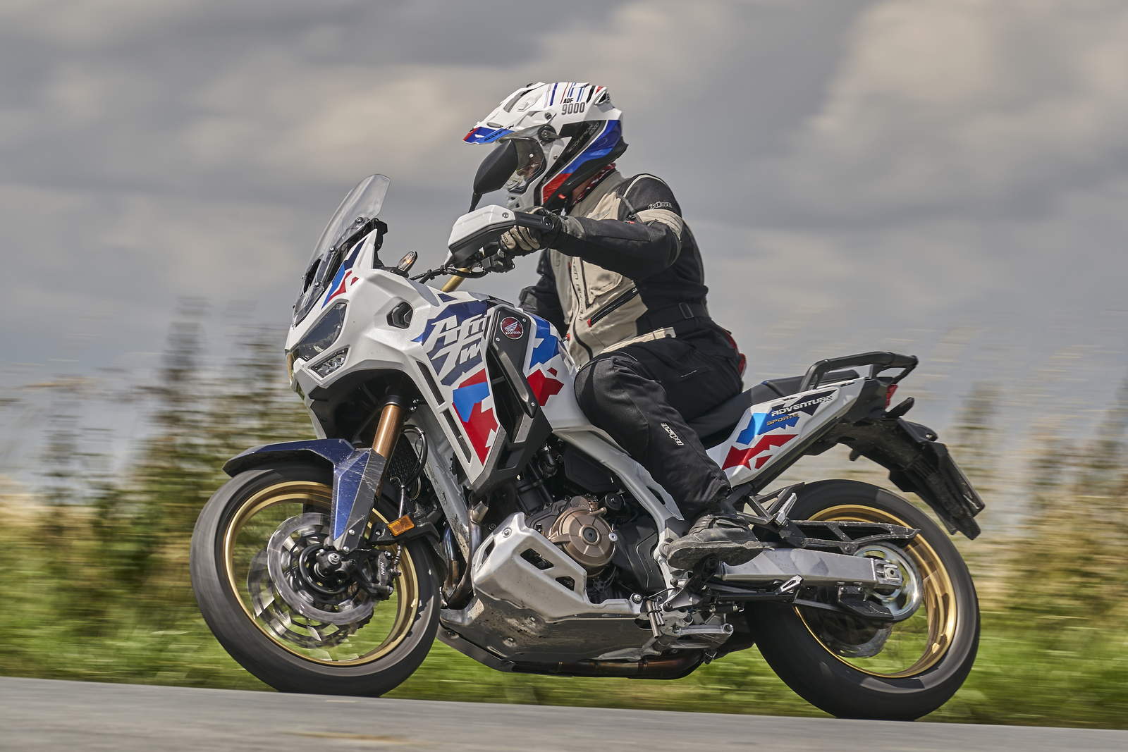 Honda Africa Twin CRF 1100 vs Moto Guzzi Stelvio